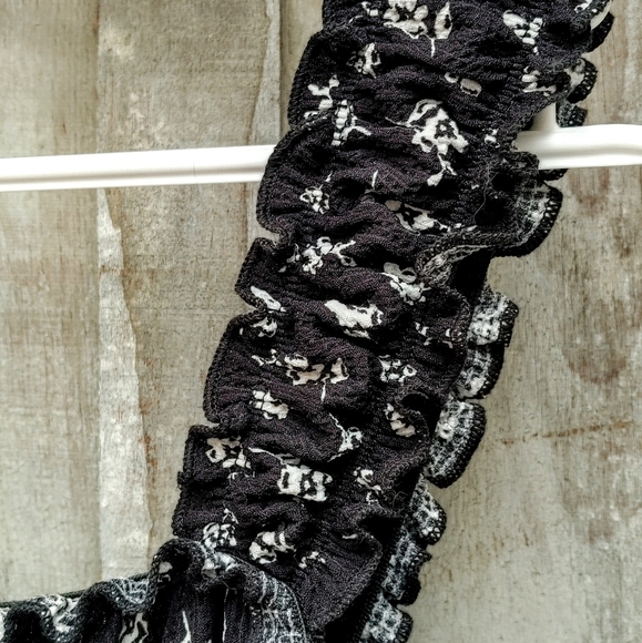 Topshop shirred jumpsuit in black floral - Picture 7 of 8